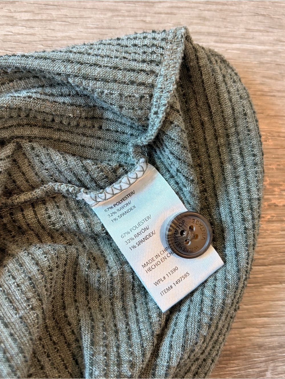 Weatherproof green button down top - Picture 4 of 4